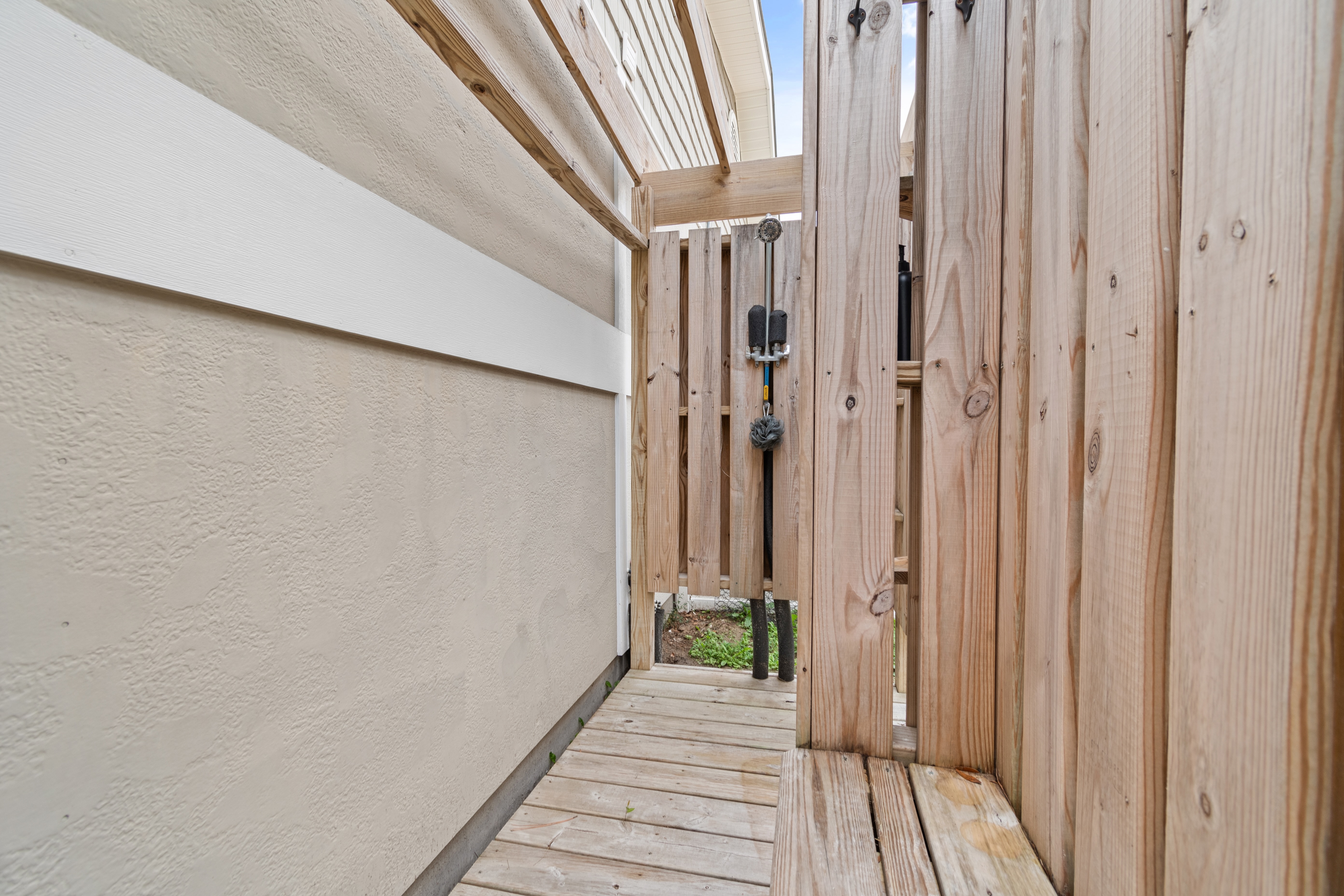 100532548 | Photo 14